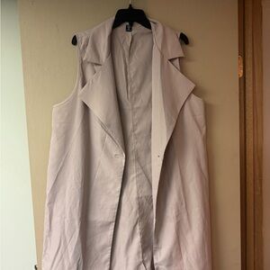 SHEIN Sleeveless Vest in Light Pink